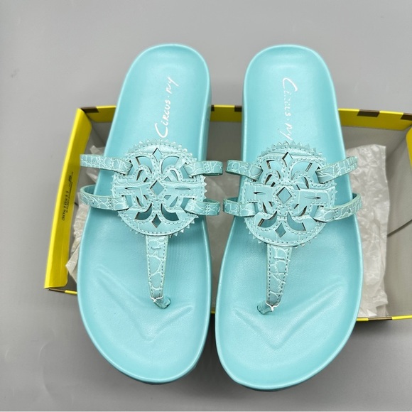 Circus NY Turquoise Thong Sandals Size: 9M Slip-On Cutout Slides Faux Leather - Picture 1 of 6